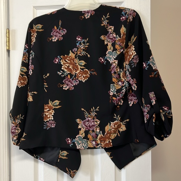 Floral Black Jacket - Picture 4 of 6